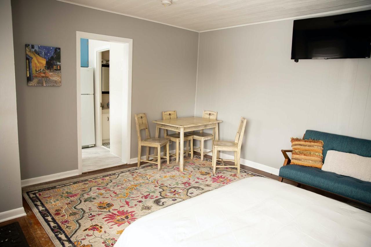 Charming French Studio Apartment Laramie Zewnętrze zdjęcie